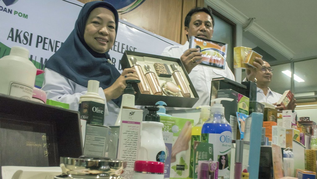Daftar Merek Kosmetik Palsu Berbahaya yang Dilarang BPOM RI