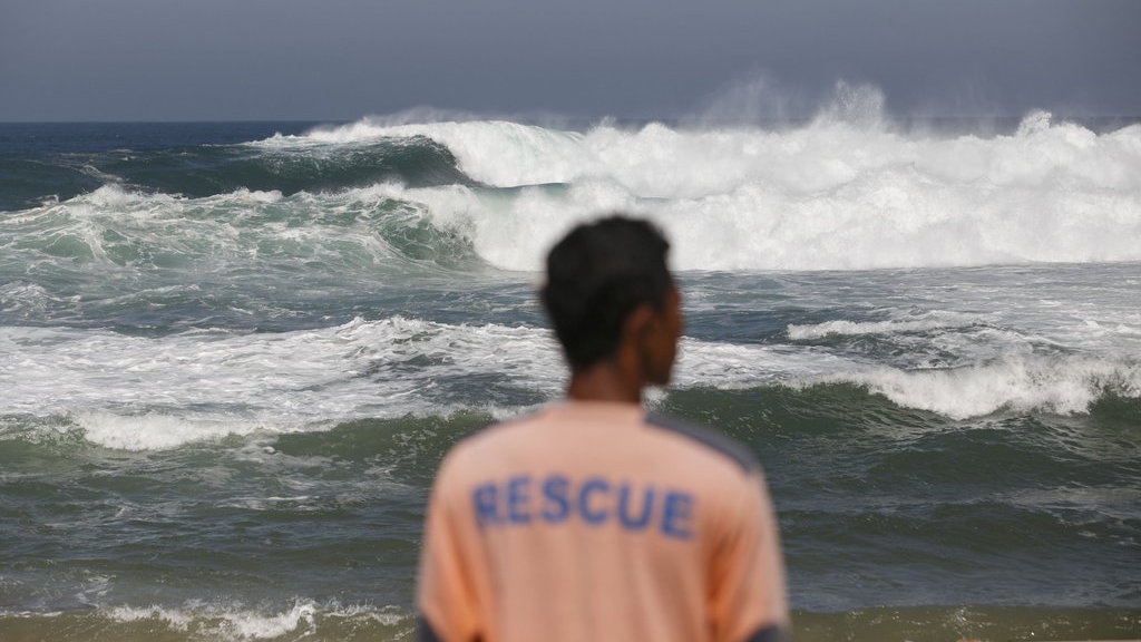 Wisatawan di DIY Diminta Waspadai Tinggi Gelombang Laut Selatan Wisatawan di DIY Diminta Waspadai Tinggi Gelombang Laut Selatan