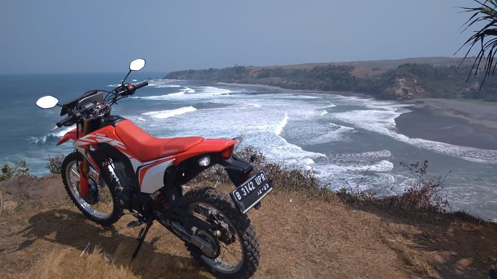 CRF150L Motor Dua Alam yang Serba Tanggung CRF150L Motor Dua Alam yang Serba Tanggung