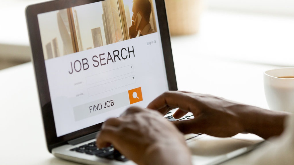 Efektifkah Cari Lowongan Kerja Via Online? Efektifkah Cari Lowongan Kerja Via Online?