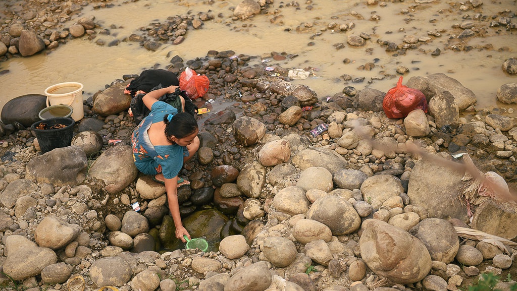 Sungai Kering di Desa Cibarusah Sungai Kering di Desa Cibarusah