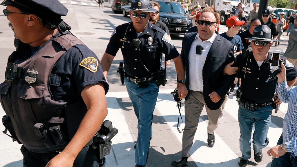 Lelucon-lelucon Maut Alex Jones, Nabi Teori Konspirasi Asal AS Lelucon-lelucon Maut Alex Jones, Nabi Teori Konspirasi Asal AS