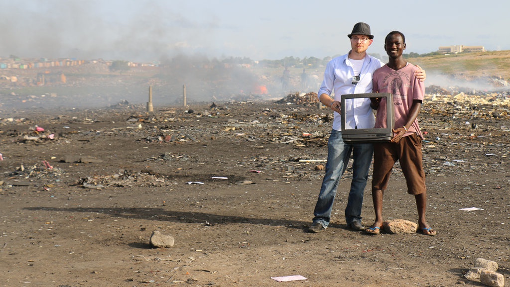 Betapa Culasnya Microsoft Memenjarakan Pendaur Ulang Elektronik