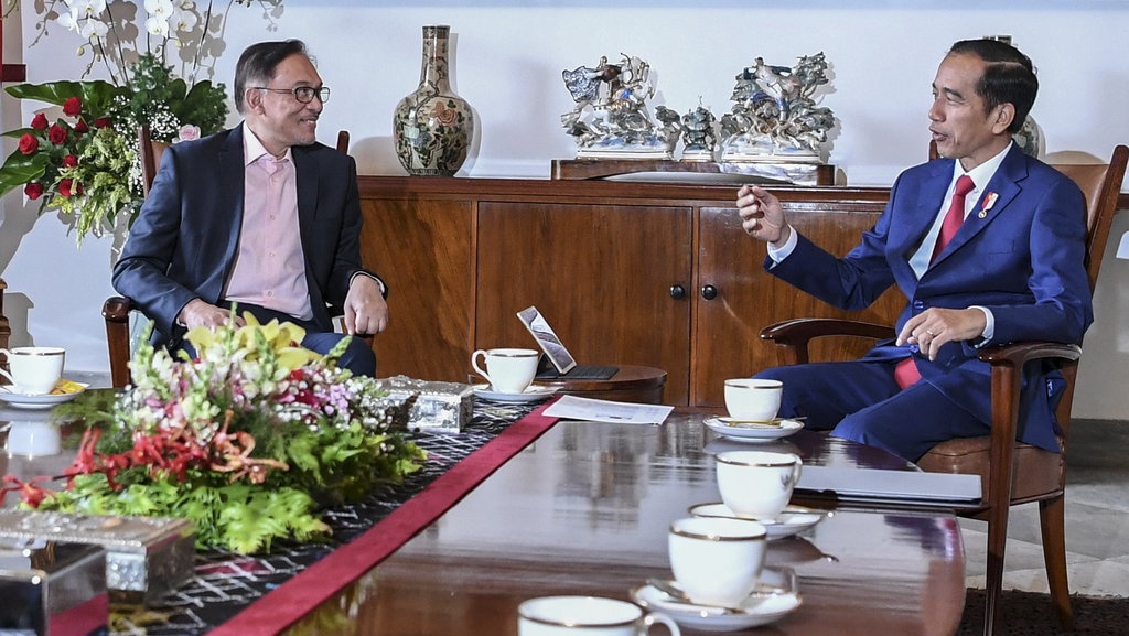 Jokowi Bertemu Anwar Ibrahim, Bahas WNI di Malaysia hingga Sawit Jokowi Bertemu Anwar Ibrahim, Bahas WNI di Malaysia hingga Sawit