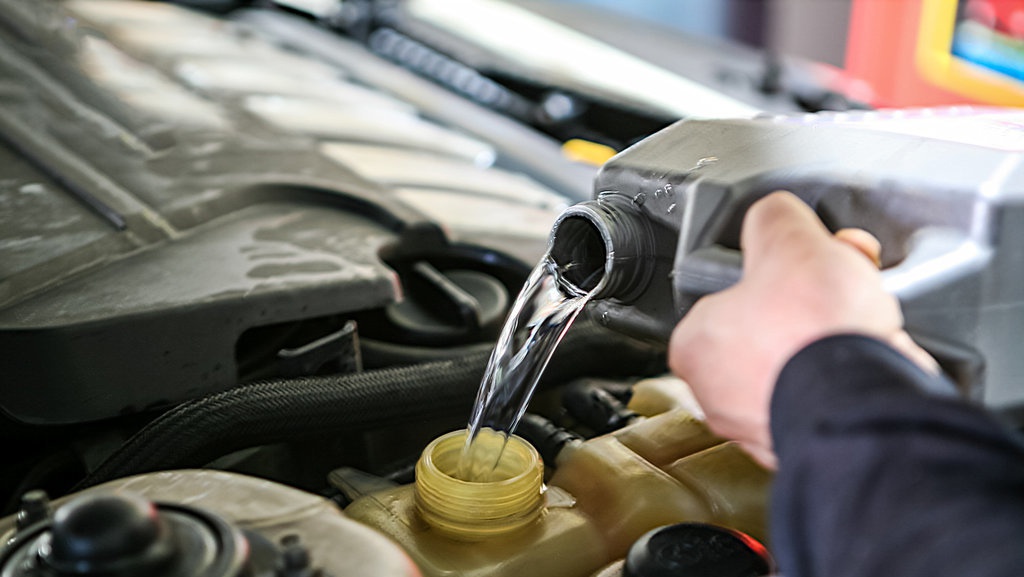 10 Rekomendasi Air Radiator Mobil yang Bagus dan Tips Memilihnya