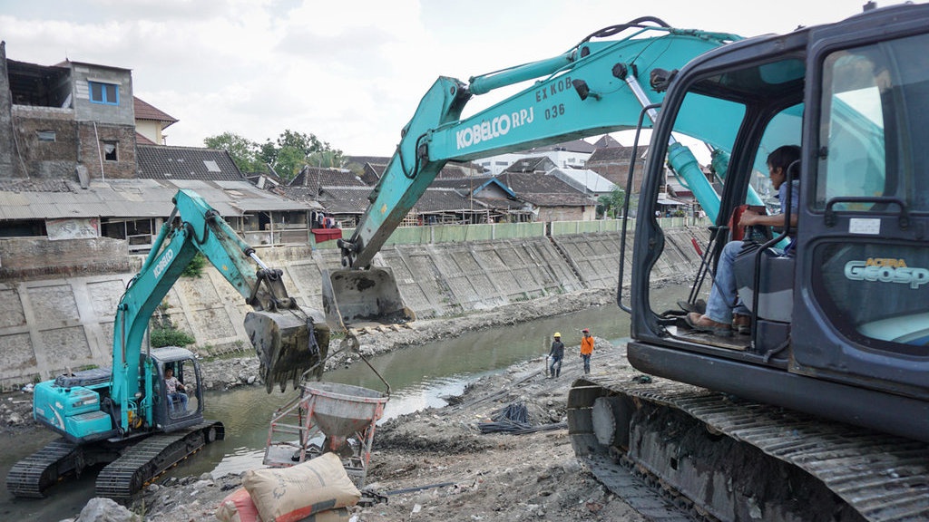 Produksi Manufaktur Alat Berat Capai 3.240 Unit per Semester I Produksi Manufaktur Alat Berat Capai 3.240 Unit per Semester I