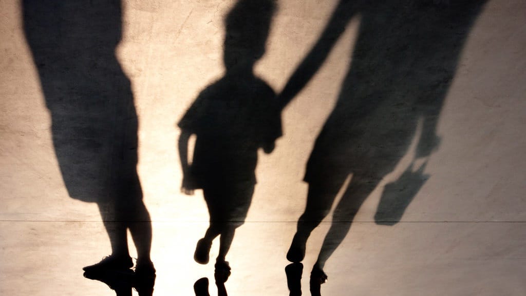 Plus Minus Menikah Siri, Penyebab, & Bagaimana Nasib Anaknya?