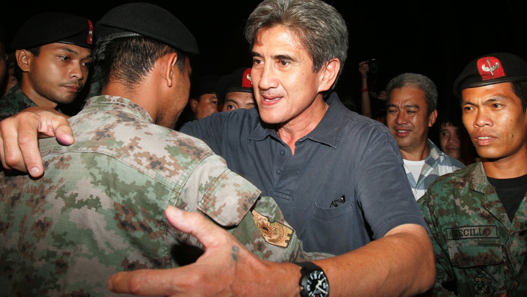 Gregorio Honasan: Serdadu Gatal Kudeta, Selalu Keok oleh Emak-Emak