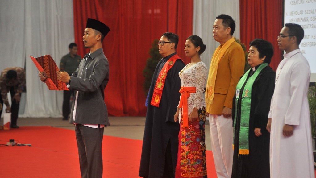 Apa yang Dimaksud dengan Kerukunan dan Manfaat Hidup Rukun? Apa yang Dimaksud dengan Kerukunan dan Manfaat Hidup Rukun?