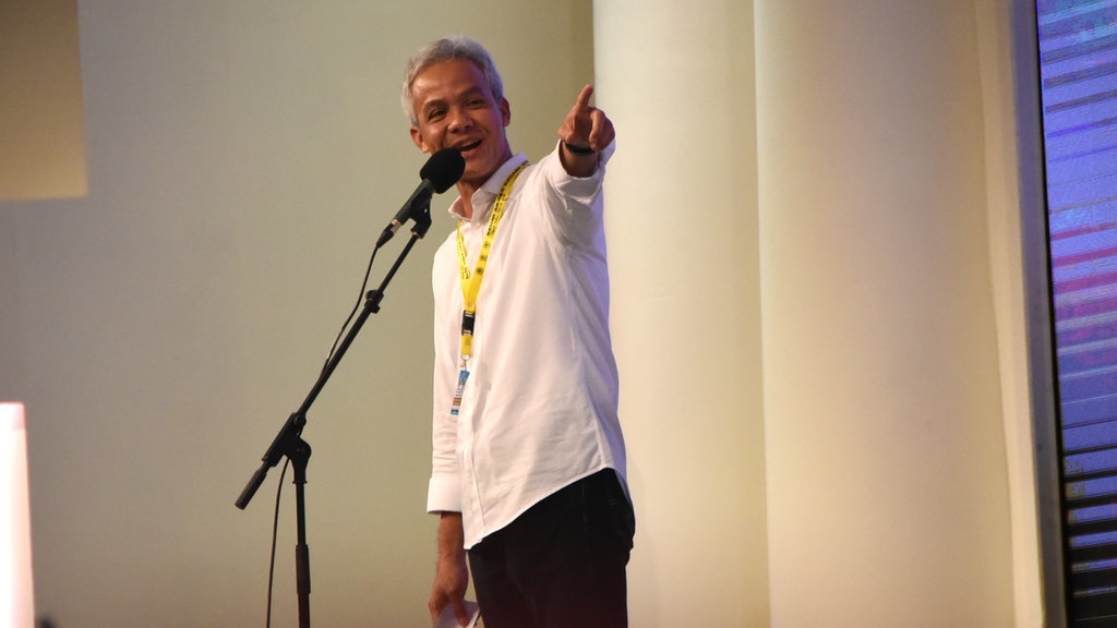 KPK Panggil Ganjar Pranowo untuk Diperiksa dalam Kasus E-KTP KPK Panggil Ganjar Pranowo untuk Diperiksa dalam Kasus E-KTP