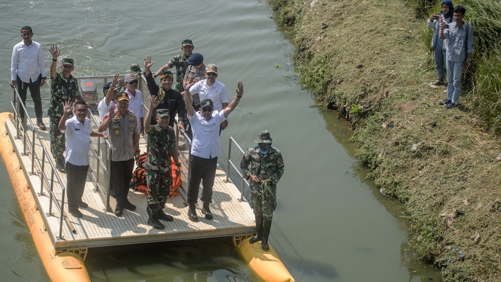 Gubernur Jabar Klaim Pencemaran Citarum Sudah Berkurang Gubernur Jabar Klaim Pencemaran Citarum Sudah Berkurang
