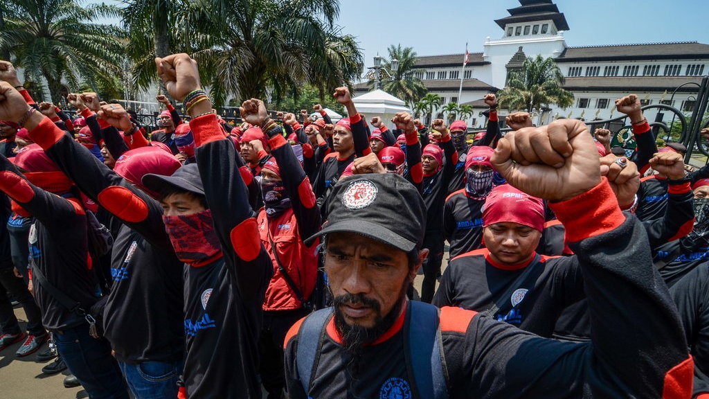 Yang Untung dan Buntung dari Kenaikan UMP 2019