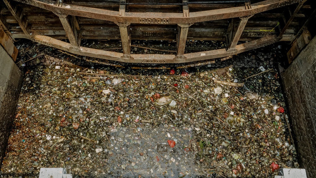 Hikayat Sekarat Kali Bekasi: Tercemar, Bau, Hitam, dan Diabaikan Hikayat Sekarat Kali Bekasi: Tercemar, Bau, Hitam, dan Diabaikan