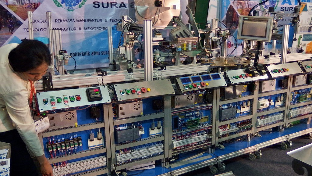 Rupiah yang Makin Melemah Ancam Kinerja Industri Manufaktur