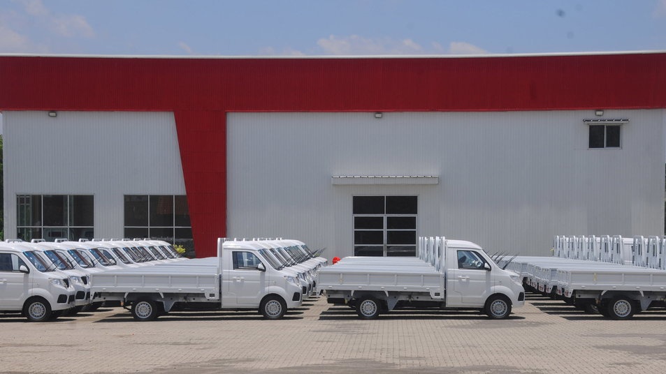 Lika-Liku Jalan yang Dilalui Mobil Esemka Lika-Liku Jalan yang Dilalui Mobil Esemka