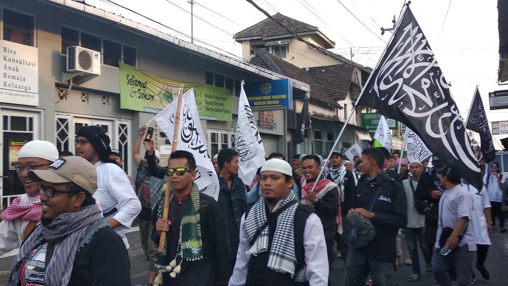 Pembawa Bendera di Garut Ditangkap, Polri: Uus Tahu Itu Bendera HTI Pembawa Bendera di Garut Ditangkap, Polri: Uus Tahu Itu Bendera HTI