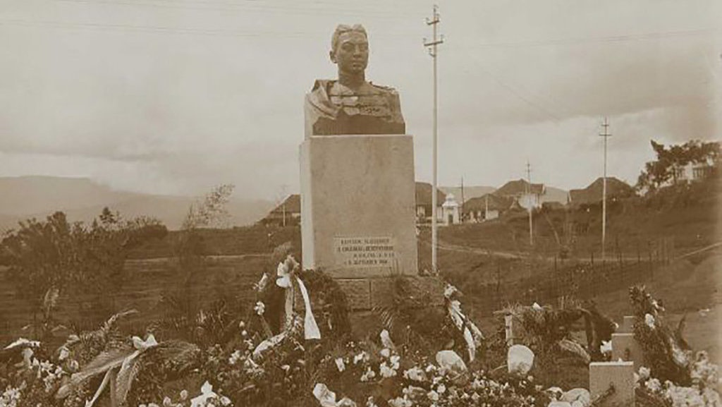 Kisah Engelbert: Petualangan dan Tewas Terbakar Kecelakaan Pesawat Kisah Engelbert: Petualangan dan Tewas Terbakar Kecelakaan Pesawat