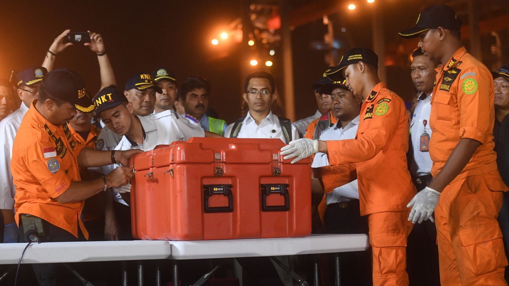 KNKT Butuh 1-2 Minggu untuk Tahu Isi Black Box yang Ditemukan KNKT Butuh 1-2 Minggu untuk Tahu Isi Black Box yang Ditemukan