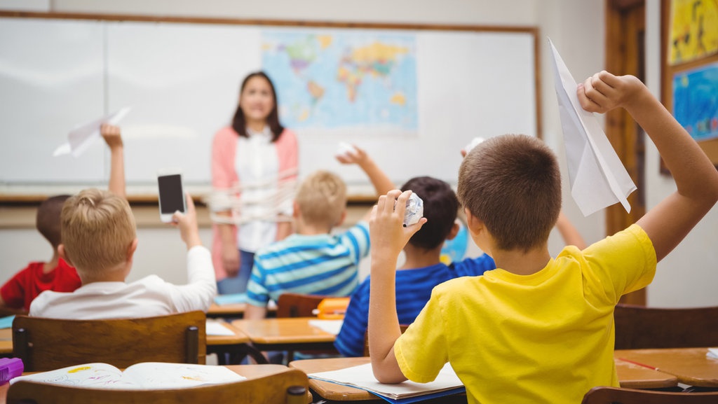 Guru Dipukul Disebut Guyon, Sejauh Mana Batas Canda Guru-Murid? Guru Dipukul Disebut Guyon, Sejauh Mana Batas Canda Guru-Murid?