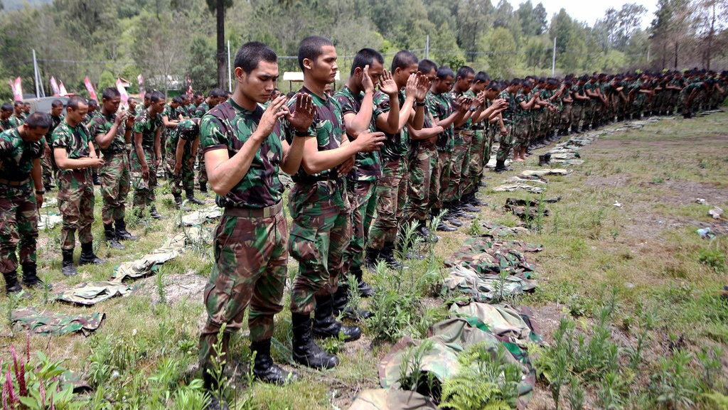 TNI Bantu Kemendikbud Mengajar, Haris Azhar: Itu Kebijakan Ngawur TNI Bantu Kemendikbud Mengajar, Haris Azhar: Itu Kebijakan Ngawur