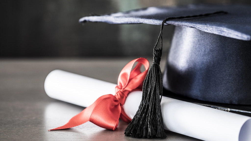 Bolehkah Perusahaan Menahan Ijazah Asli Karyawan? Cek Aturannya