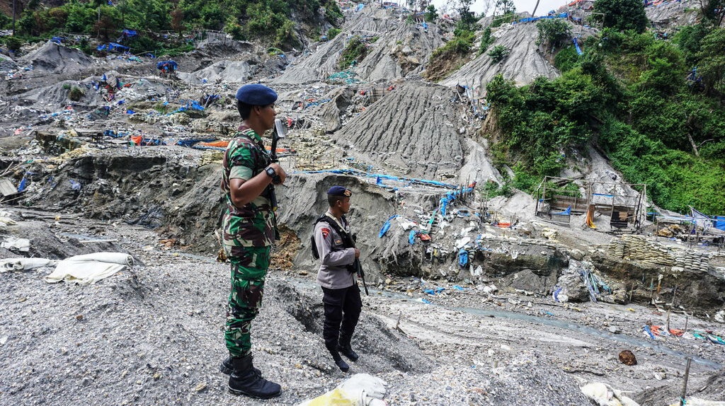Imigrasi Timika Deportasi 12 WNA Penambang Emas Ilegal di Nabire Imigrasi Timika Deportasi 12 WNA Penambang Emas Ilegal di Nabire