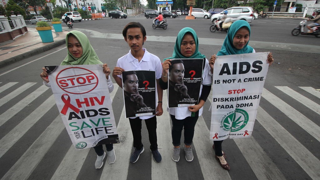 1 Desember Hari AIDS Sedunia & Mitos-Fakta Penularan HIV/AIDS 1 Desember Hari AIDS Sedunia & Mitos-Fakta Penularan HIV/AIDS