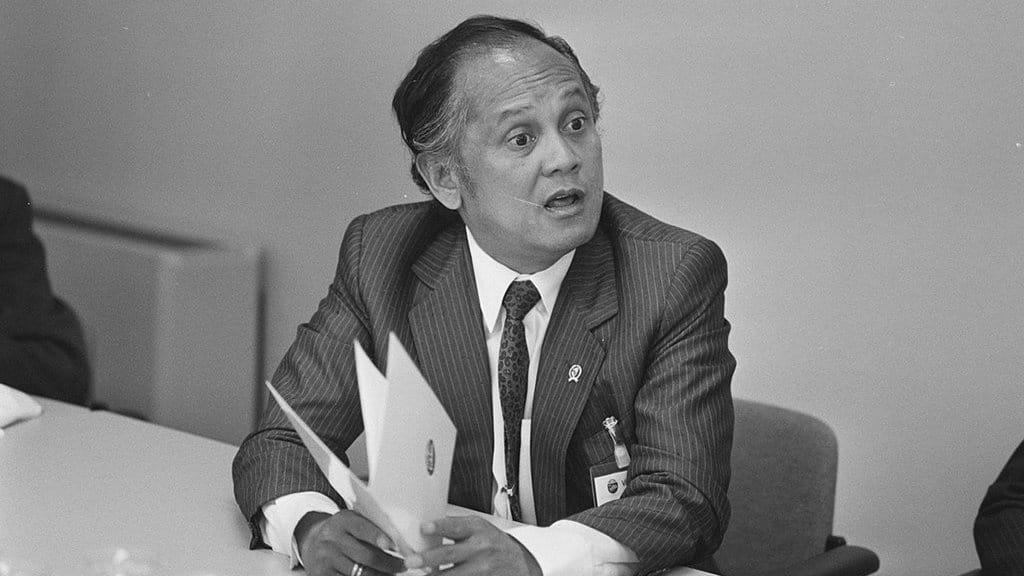 BJ Habibie Meninggal & Sejarah Karier Bapak Teknologi RI