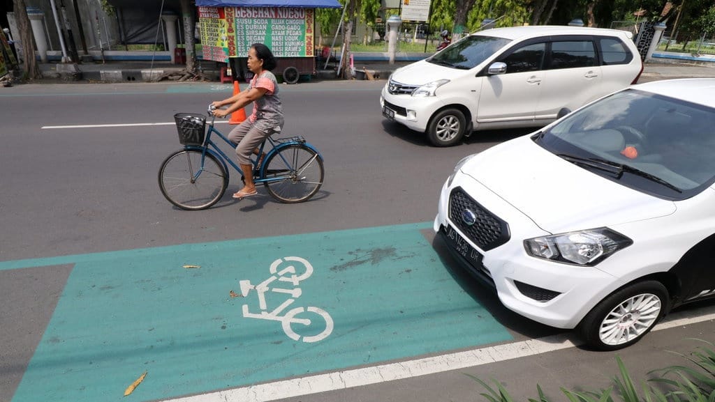 Kenapa Raksasa Otomotif Berlomba Suntik Modal Transportasi Online? Kenapa Raksasa Otomotif Berlomba Suntik Modal Transportasi Online?