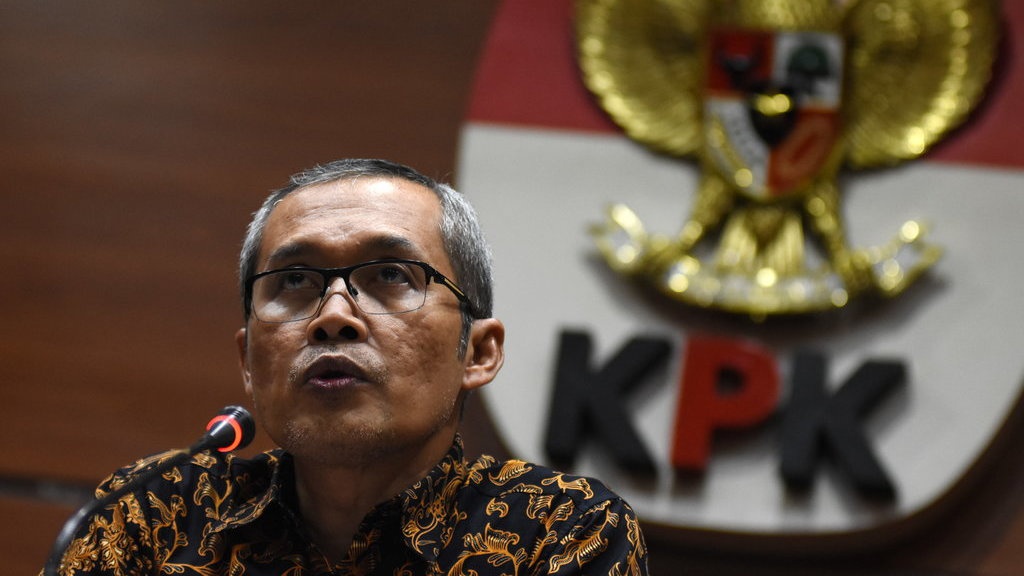 KPK Isyaratkan Tersangka Baru Korupsi e-KTP Berjumlah Empat KPK Isyaratkan Tersangka Baru Korupsi e-KTP Berjumlah Empat