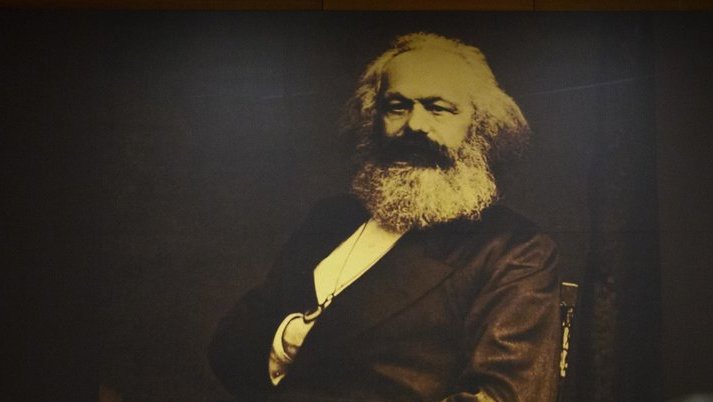 6 Tokoh Sosiologi Klasik dan Teorinya: Karl Marx-Georg Simmel 6 Tokoh Sosiologi Klasik dan Teorinya: Karl Marx-Georg Simmel