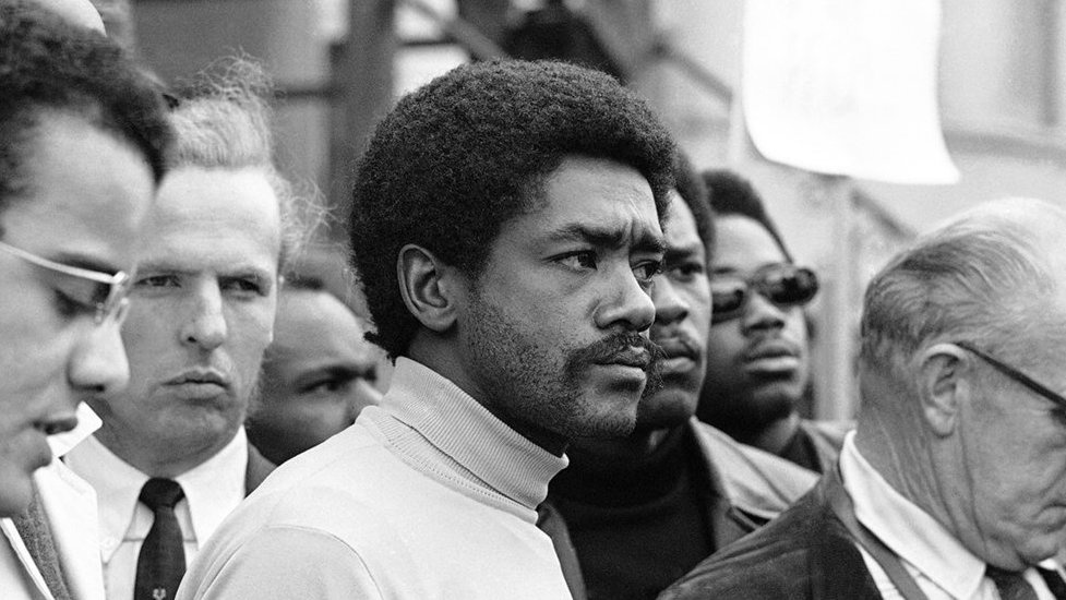 Turtleneck: Dipopulerkan Agitator Sayap Kiri, Berakhir di Syahrini