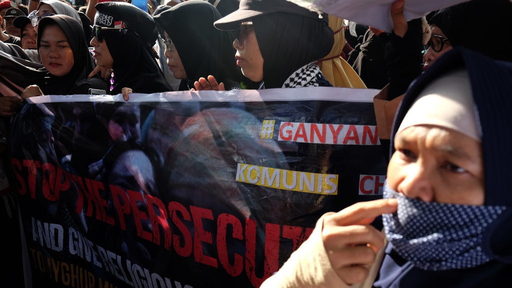 Kisah Wanita Uighur, dari Penyiksaan Hingga Jadi Kelinci Percobaan Kisah Wanita Uighur, dari Penyiksaan Hingga Jadi Kelinci Percobaan