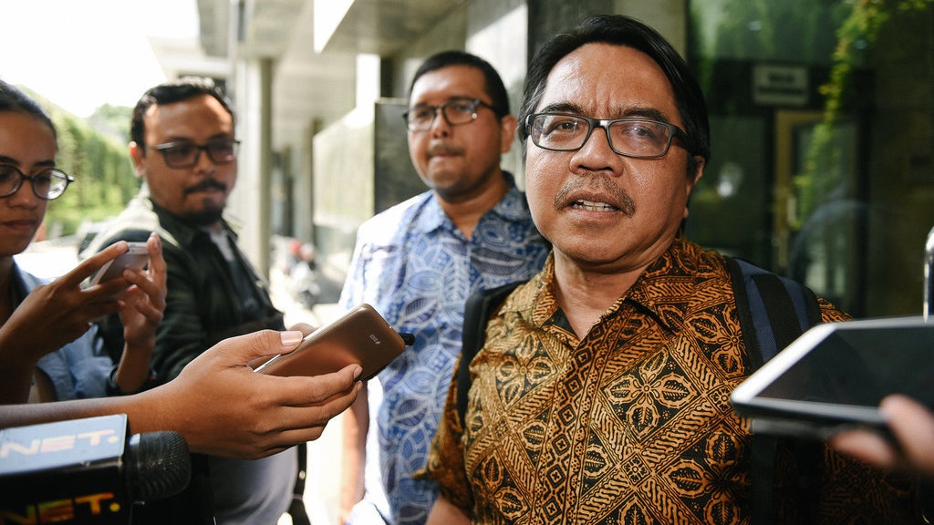 Ade Armando vs Fahira Idris: Cara Mengkritik dan Melapor yang Buruk Ade Armando vs Fahira Idris: Cara Mengkritik dan Melapor yang Buruk