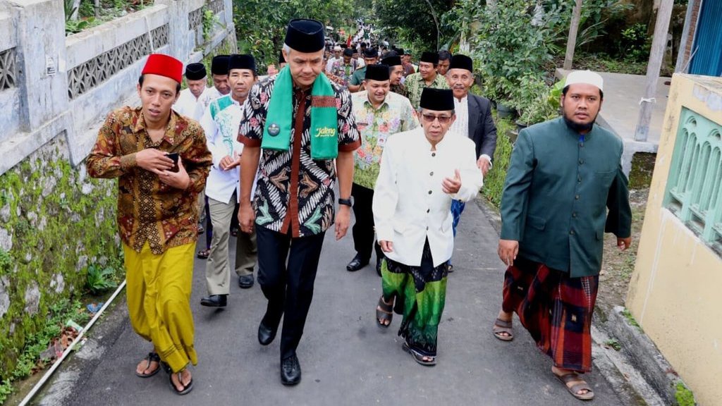 Perusakan Makam di Magelang, Ganjar: Jangan Dikembangkan ke SARA Perusakan Makam di Magelang, Ganjar: Jangan Dikembangkan ke SARA