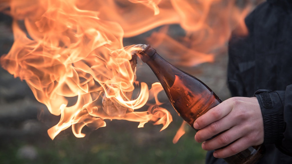 Kasus Bom Molotov PDIP Bogor: Polisi Sudah Kantongi Pelaku Lainnya Kasus Bom Molotov PDIP Bogor: Polisi Sudah Kantongi Pelaku Lainnya