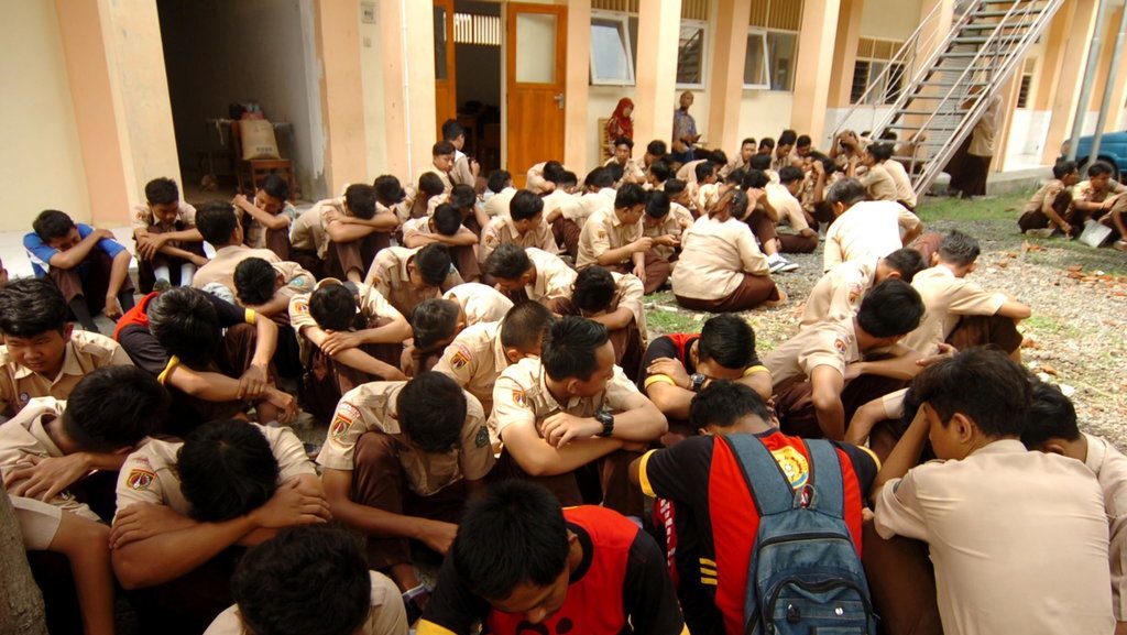 Mengenal Apa Saja Faktor Penyebab Pergaulan Bebas dan Ciri-Cirinya Mengenal Apa Saja Faktor Penyebab Pergaulan Bebas dan Ciri-Cirinya