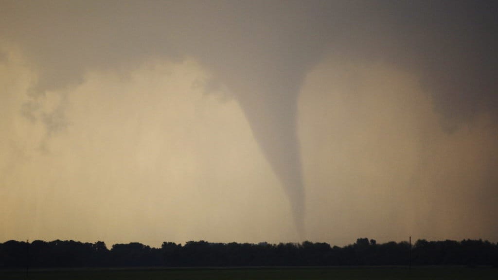 Benarkah Tornado di Indonesia Disebabkan oleh Perubahan Iklim?