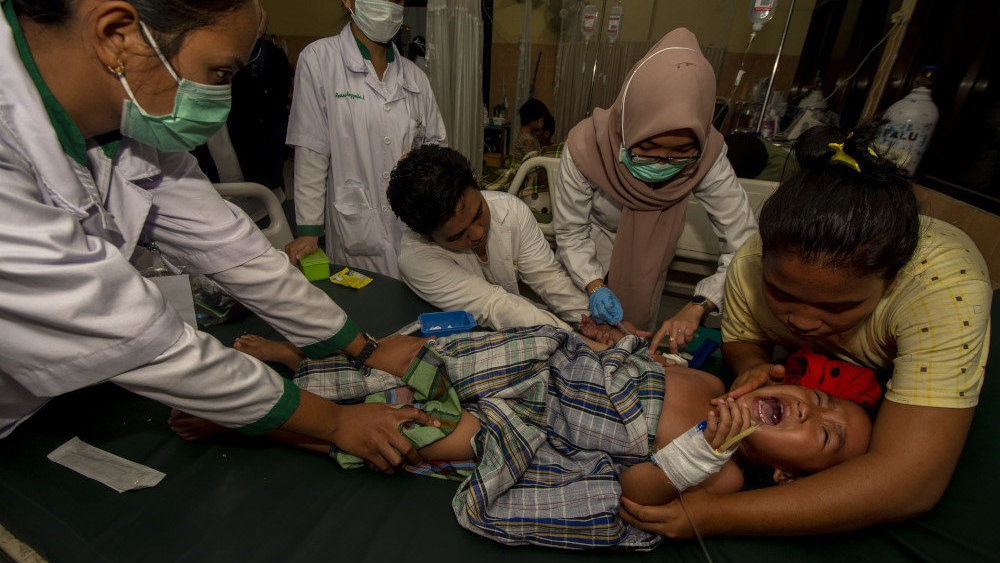 Pengungsi Korban Tsunami Keracunan Makanan Pengungsi Korban Tsunami Keracunan Makanan