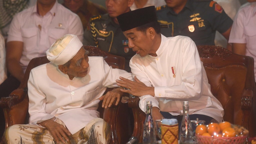 Maimun Zubair Meninggal, Jokowi Kenang Saat Diajak Salat Jamaah Maimun Zubair Meninggal, Jokowi Kenang Saat Diajak Salat Jamaah