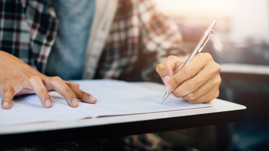 25 Contoh Soal Pemahaman Bacaan dan Menulis Beserta Jawaban