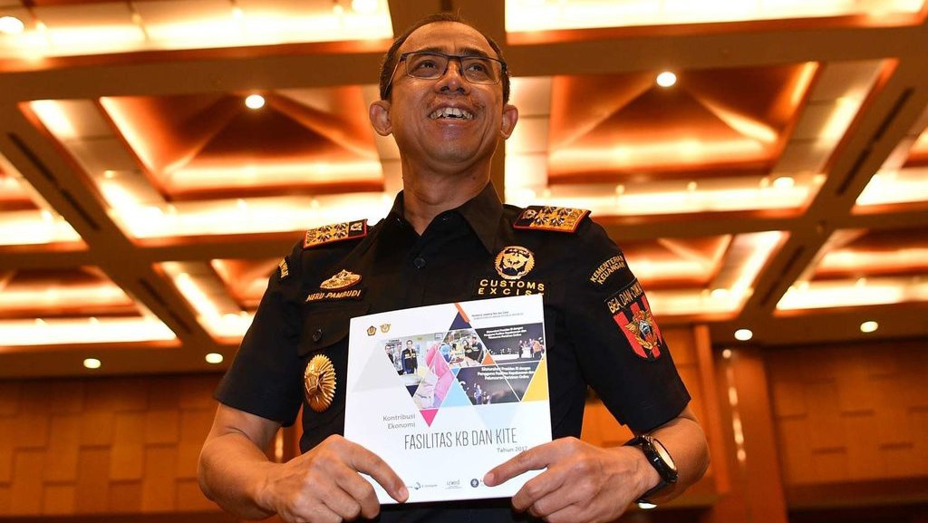 Bea Masuk Tas, Sepatu & Garmen via E-Commerce Bisa Sampai 40% Bea Masuk Tas, Sepatu & Garmen via E-Commerce Bisa Sampai 40%