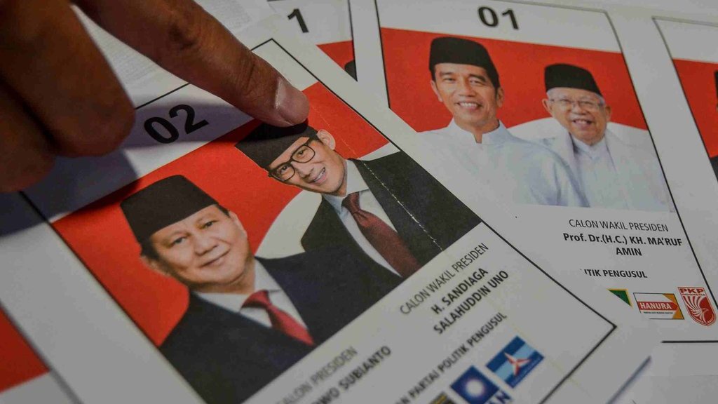 Mengkritik Penguasa dengan Menyerukan Golput di Depan Istana Mengkritik Penguasa dengan Menyerukan Golput di Depan Istana