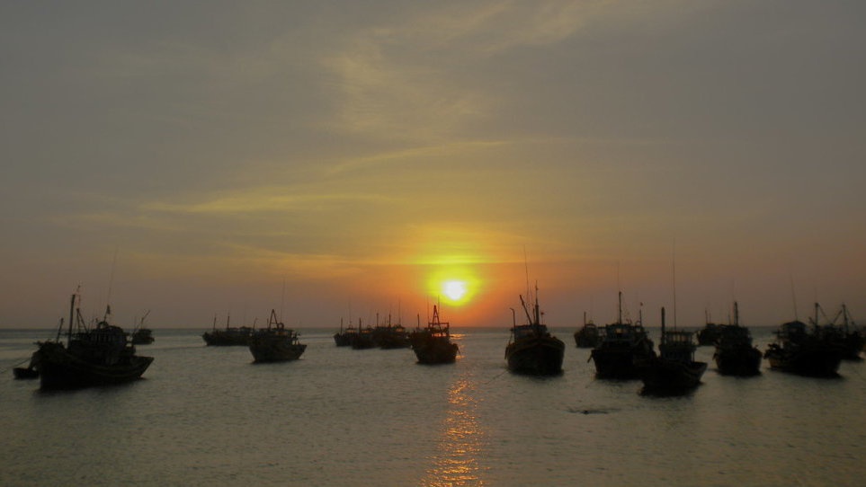 Kapal Ikan KM Riki Baru Terbakar, 14 Orang Selamat