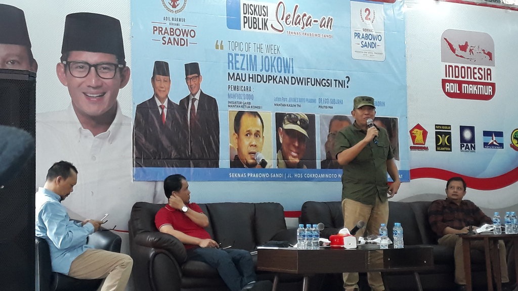 Mantan Kasum TNI Klaim Tentara Aktif di Kementerian Bukan Dwifungsi Mantan Kasum TNI Klaim Tentara Aktif di Kementerian Bukan Dwifungsi