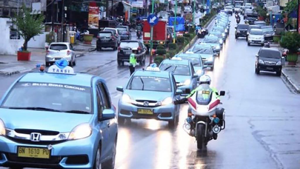 Operasikan 30 Taksi Listrik, Blue Bird Investasikan Rp40 Miliar Operasikan 30 Taksi Listrik, Blue Bird Investasikan Rp40 Miliar