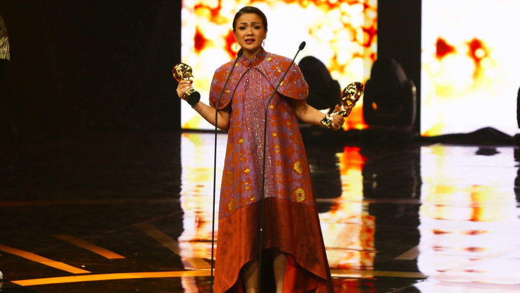 Alasan Nirina Zubir Mundur Dukung Capres 2024 & Sentil Jokowi Alasan Nirina Zubir Mundur Dukung Capres 2024 & Sentil Jokowi