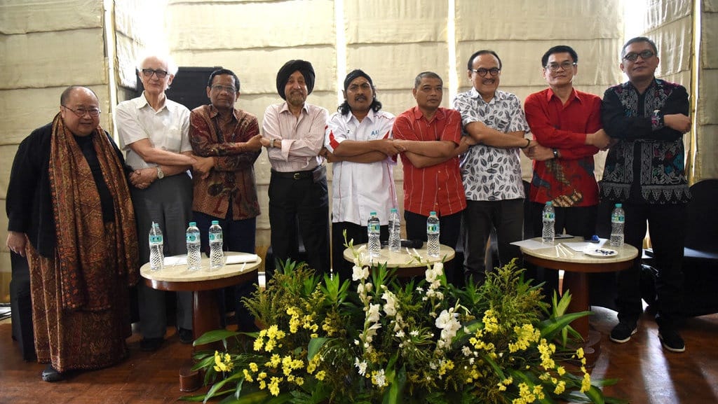 Diskusi Kebangsaaan Para Tokoh Agama dan Budayawan Diskusi Kebangsaaan Para Tokoh Agama dan Budayawan