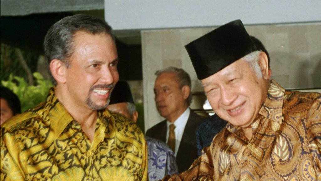 Hassanal Bolkiah dan Soeharto: Sejarah Persahabatan Dua Autokrat Hassanal Bolkiah dan Soeharto: Sejarah Persahabatan Dua Autokrat