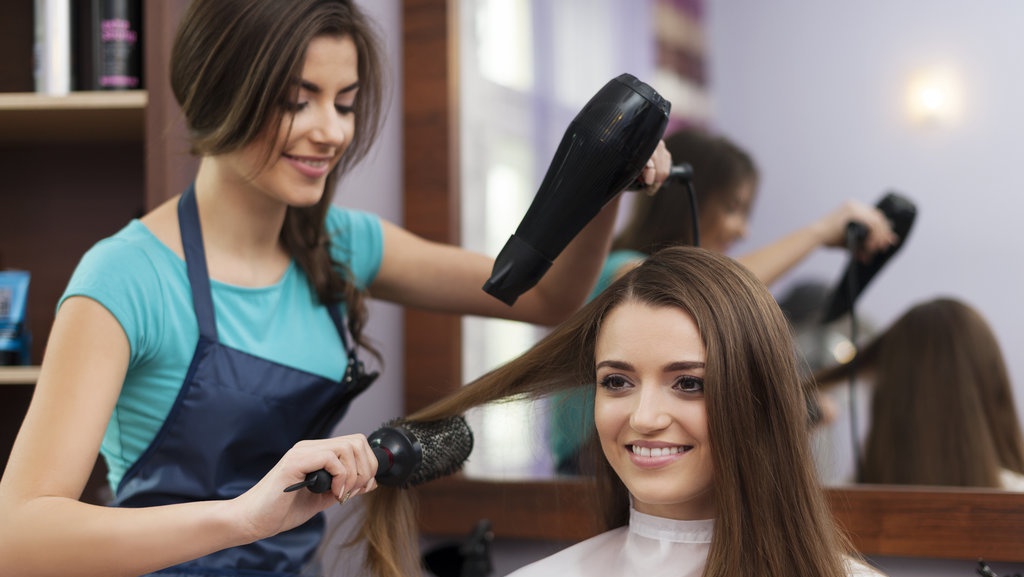 Sejarah Hair Dryer dari 'Vacuum Cleaner' Mini hingga Mesin Portabel